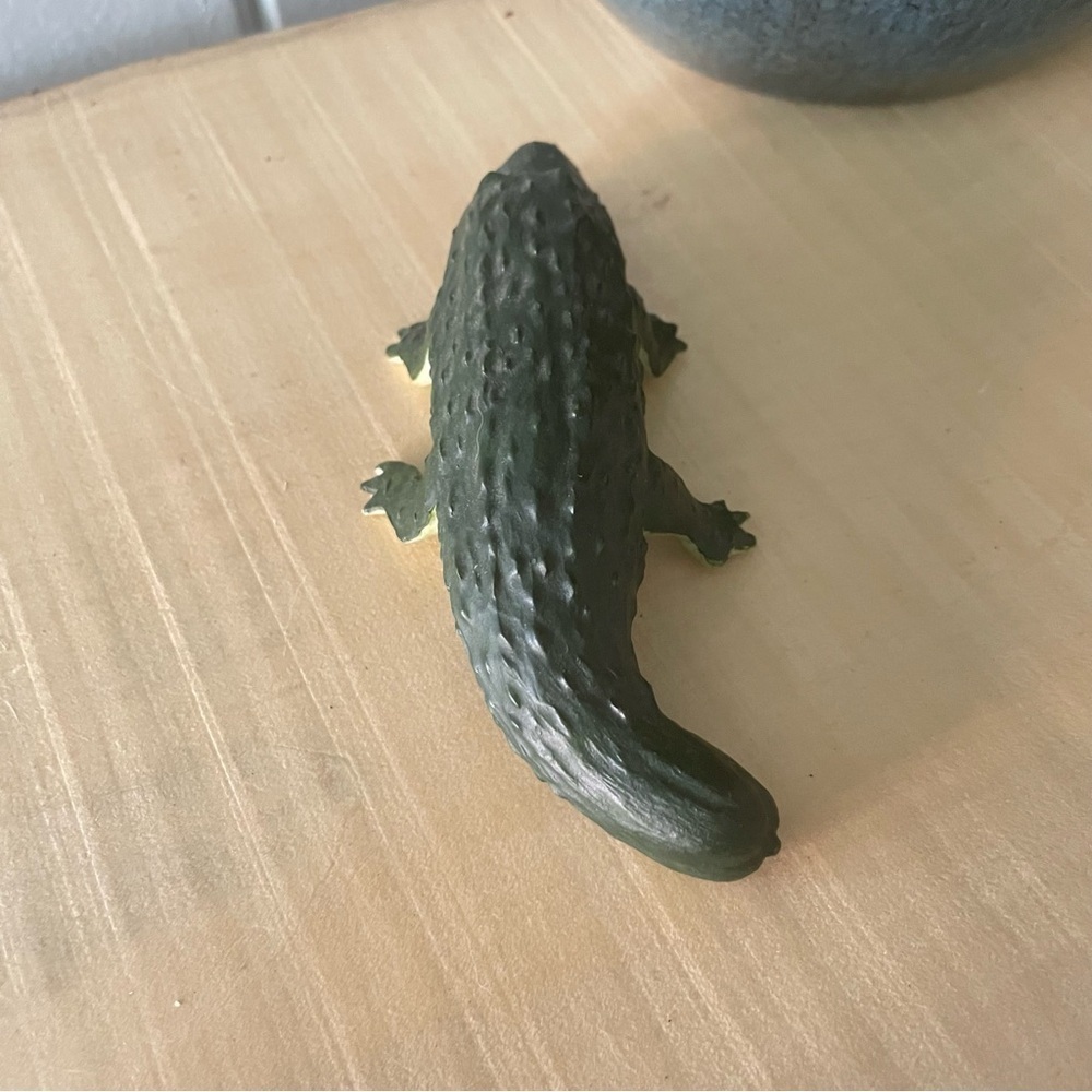 JUST IN Pickle Alligator Enesco Home Grown 2007 Collectible Figurine Gift Idea - Picture 5 of 11